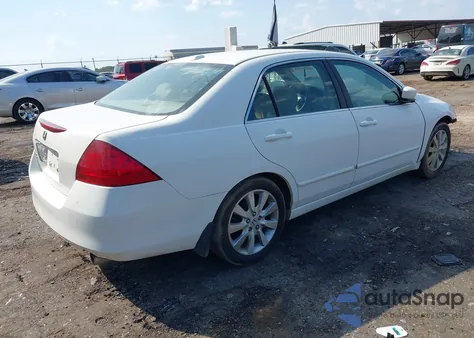 2006 Honda Accord Sdn Ex-L V6 z USA, uszkodzony, nr VIN 1HGCM66576A055556